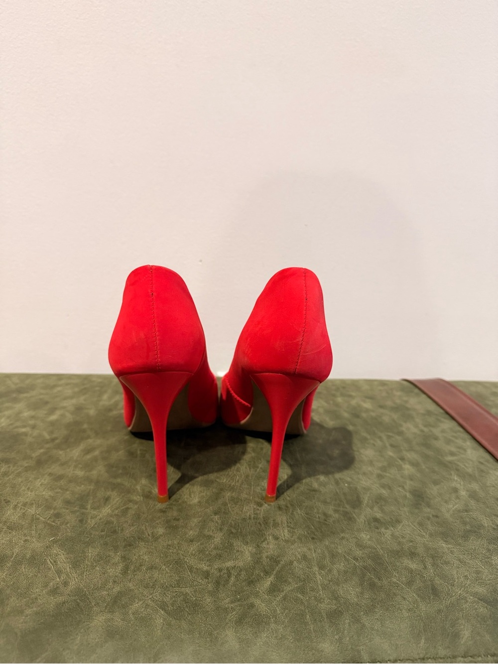 Classic Red Pointed-Toe High Heels - Picture 6 of 7